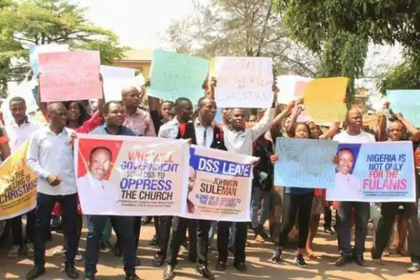 Christians protest DSS plan to arrest Apostle Suleiman (Photos)